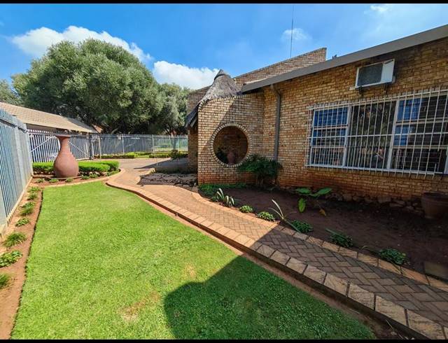 4 BEDROOM HOUSE FOR SALE IN VANDERBIJLPARK SE 3
